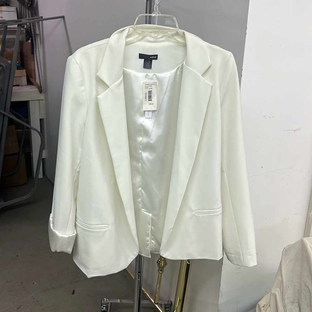 NWT CREAMY WHITE BLAZER